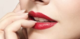 8 Stunning Examples of Unique Lip Gloss Packaging